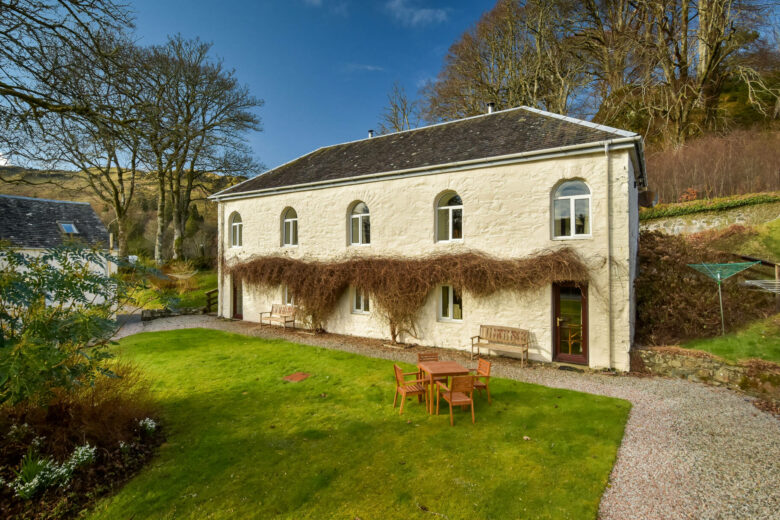 Stables East Cottage at Melfort Village