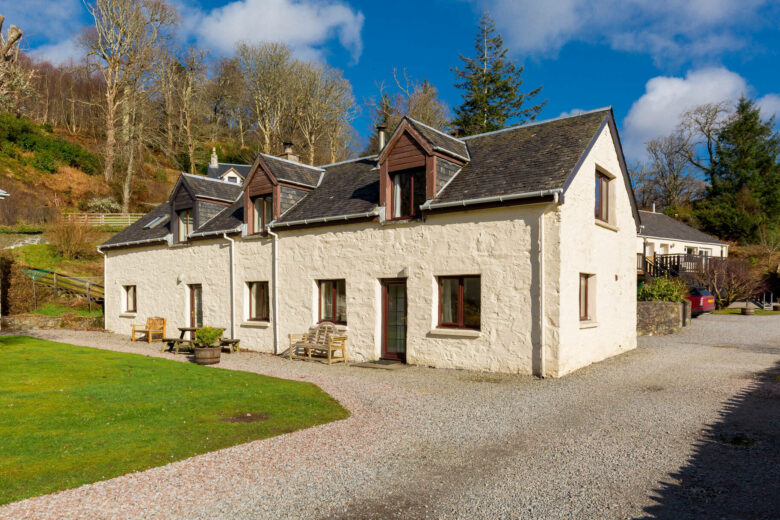 Old Haybarn Self-catering Holiday Cottage at Melfort Village near Oban